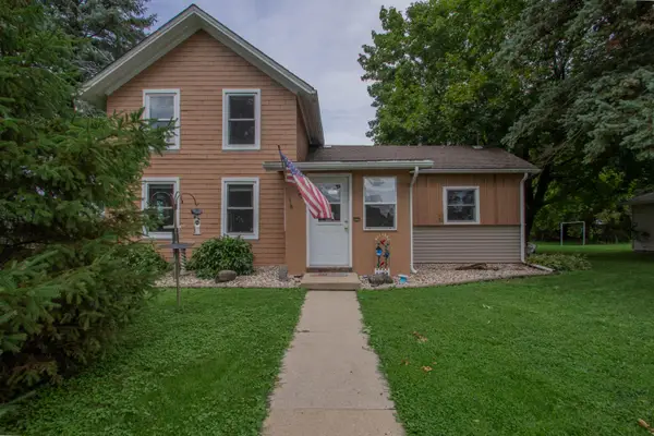 816 W Division St, Watertown, WI 53098