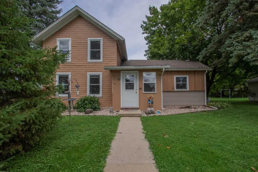 816 W Division St, Watertown, WI 53098 - #2