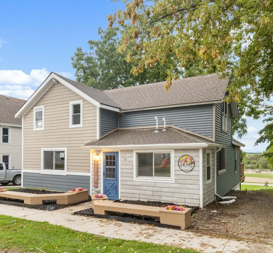 121 N Main St, Iron Ridge, WI 53035 - #3