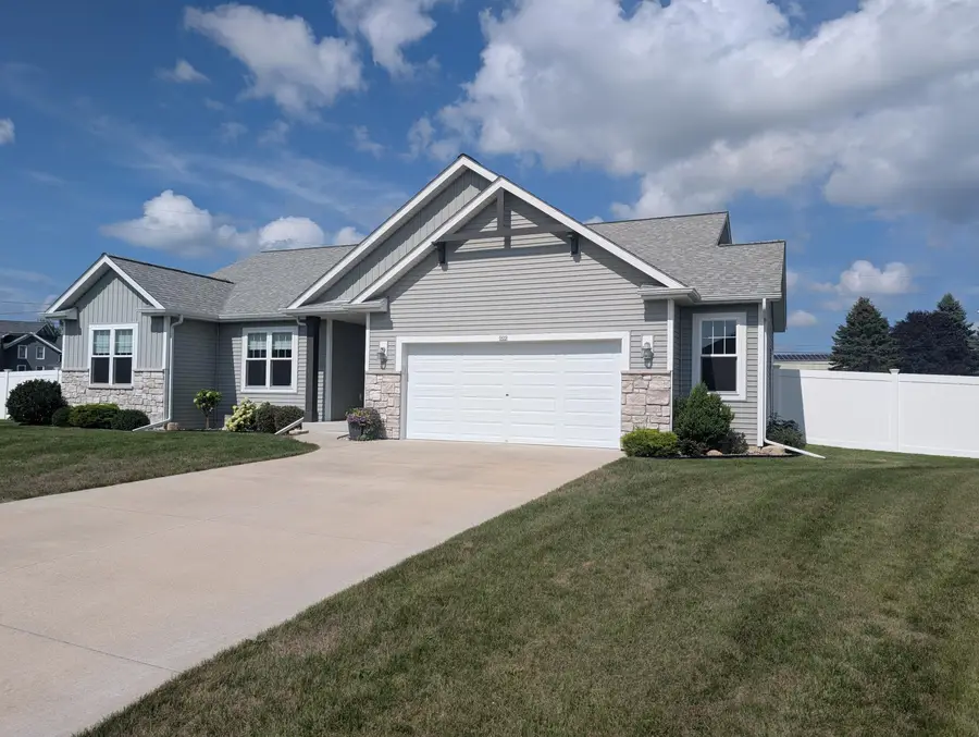 505 Windstone Ct, Watertown, WI 53094 - #2