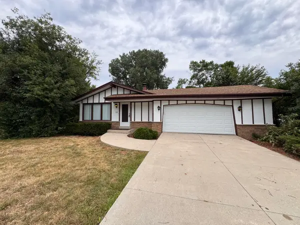 2330 S Brookside Pkwy, New Berlin, WI 53151