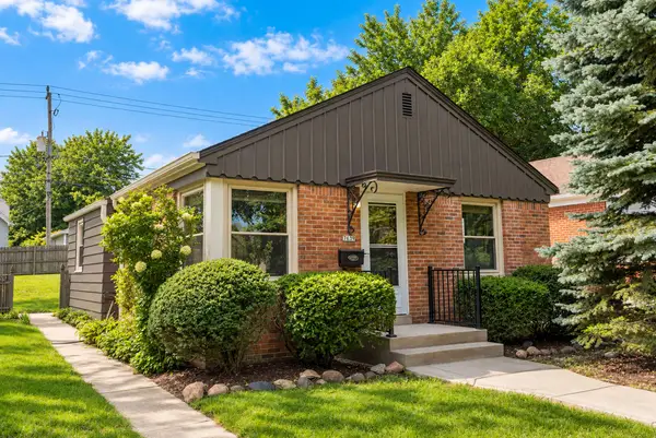 7639 W Lorraine Pl, Milwaukee, WI 53222