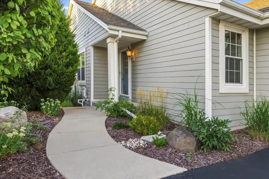 288 Wildflower Cir, Port Washington, WI 53074 - #2