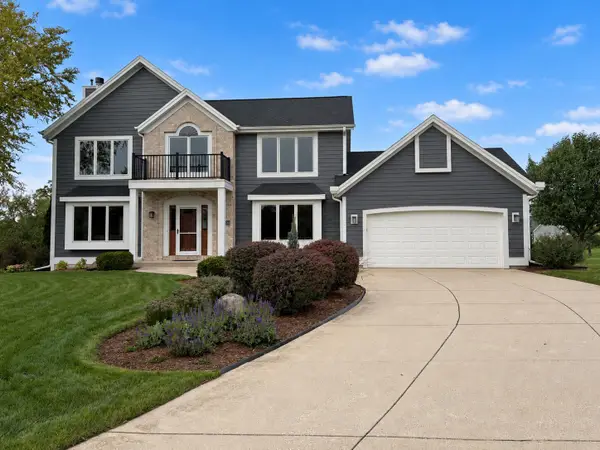 13320 W Crestwood Ct, New Berlin, WI 53151