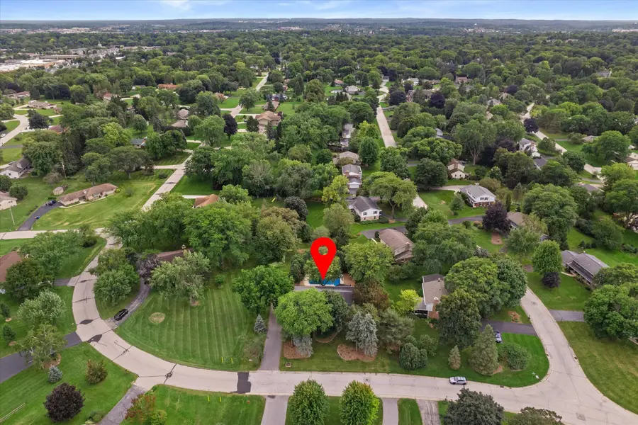 18045 Lamplighter Ln, Brookfield, WI 53045 - #3