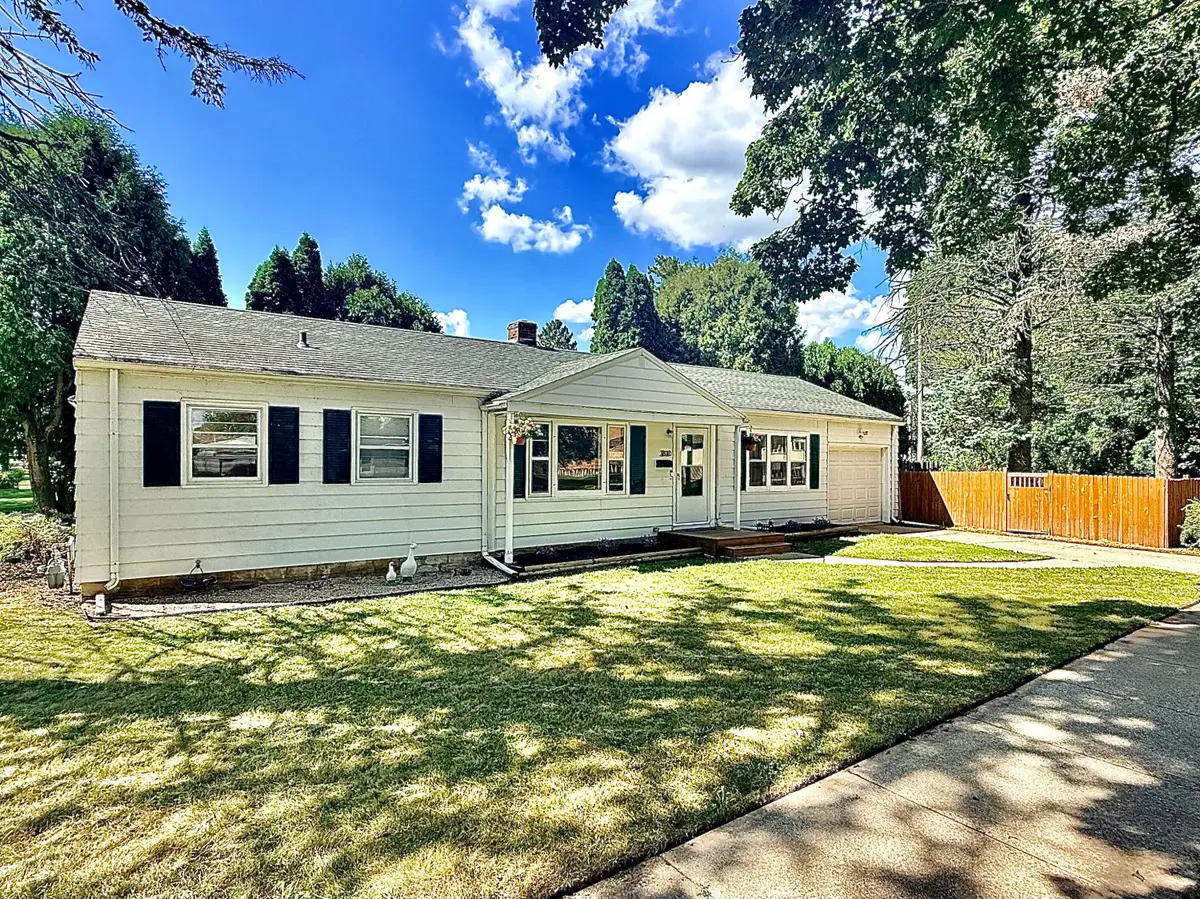 1810 Axel Ave, Madison, WI 53711 - #1