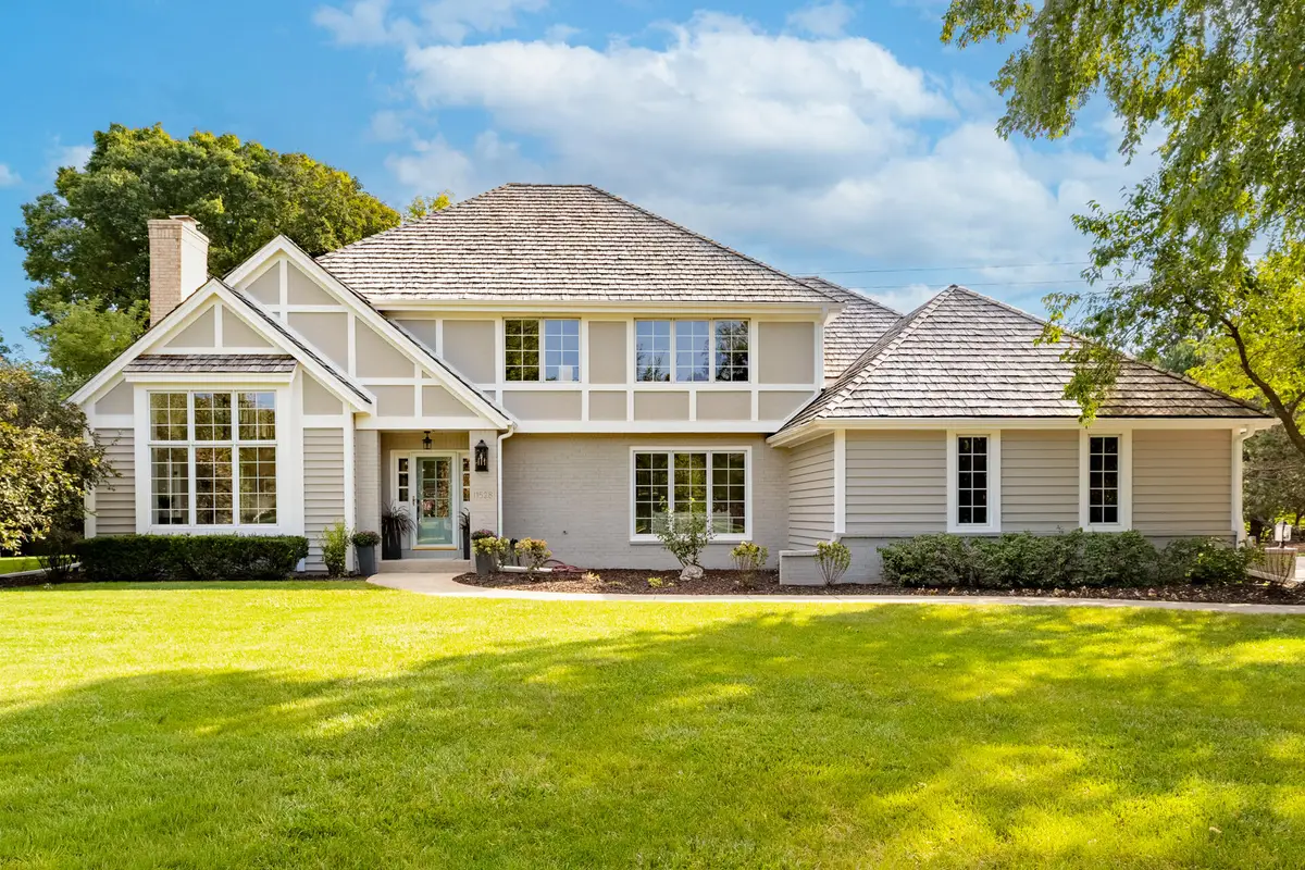 11528 N Settlement Dr, Mequon, WI 53092 - #1