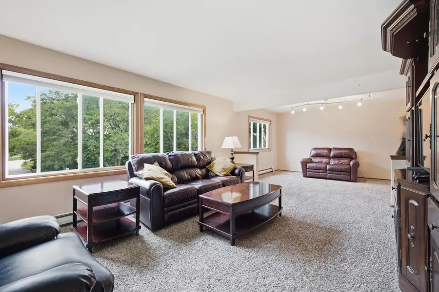 1146 Pilgrim Pkwy, Elm Grove, WI 53122 - #2