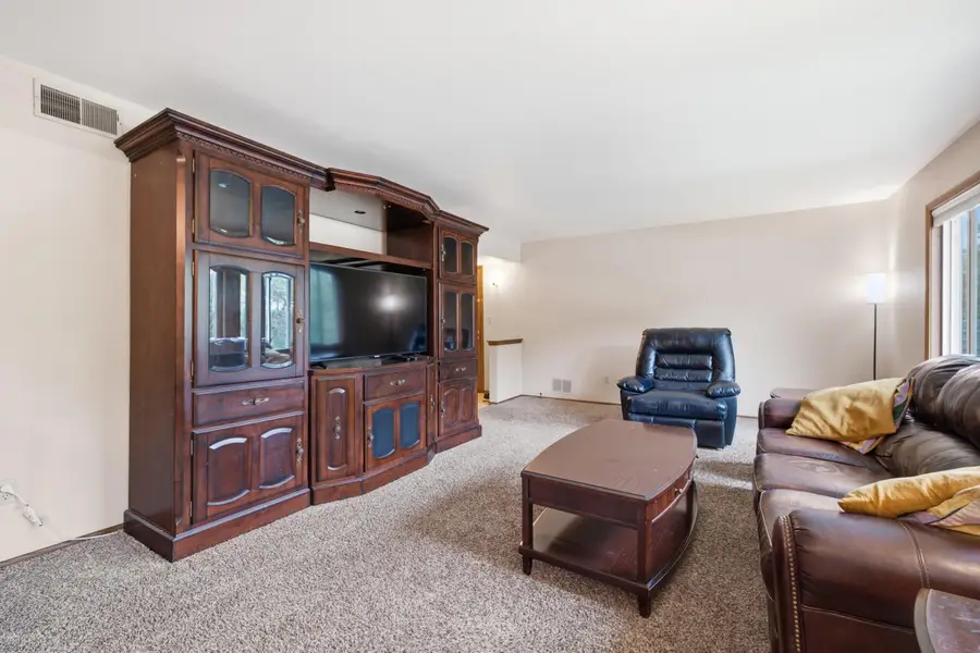 1146 Pilgrim Pkwy, Elm Grove, WI 53122 - #3