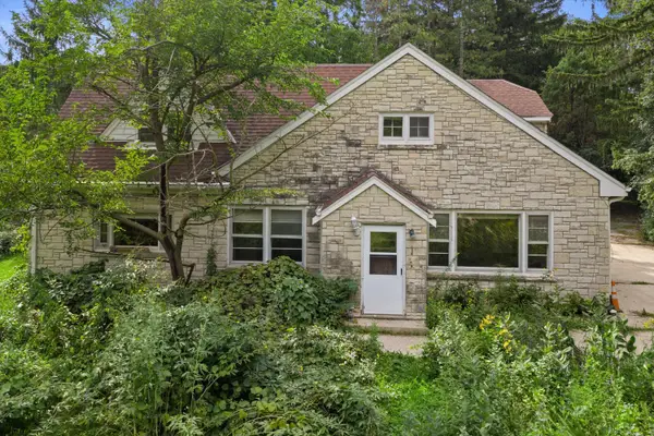 4995 S Small Rd, New Berlin, WI 53151