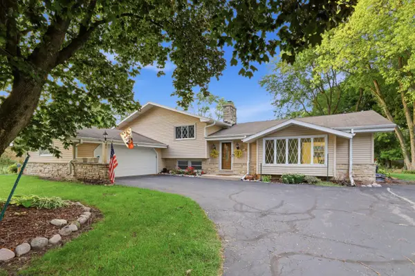 16200 Tomahawk Trl, Brookfield, WI 53005