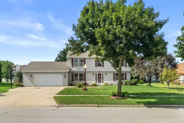 629 Two Rivers Dr, Mukwonago, WI 53149