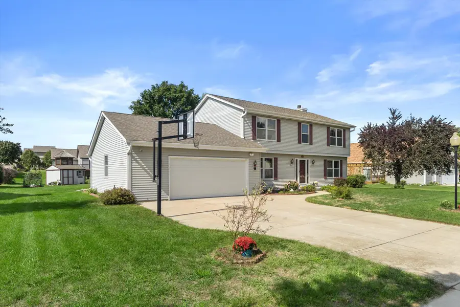 629 Two Rivers Dr, Mukwonago, WI 53149 - #3
