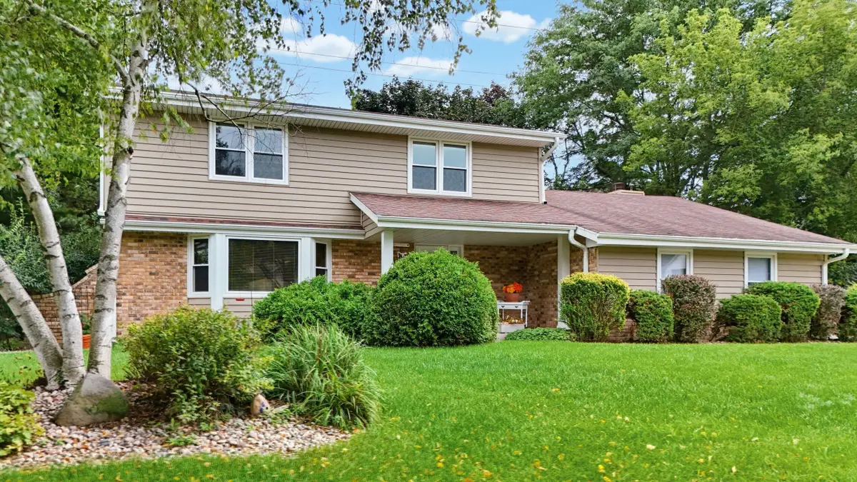 10257 W Spring Green Rd, Greenfield, WI 53228 - #1