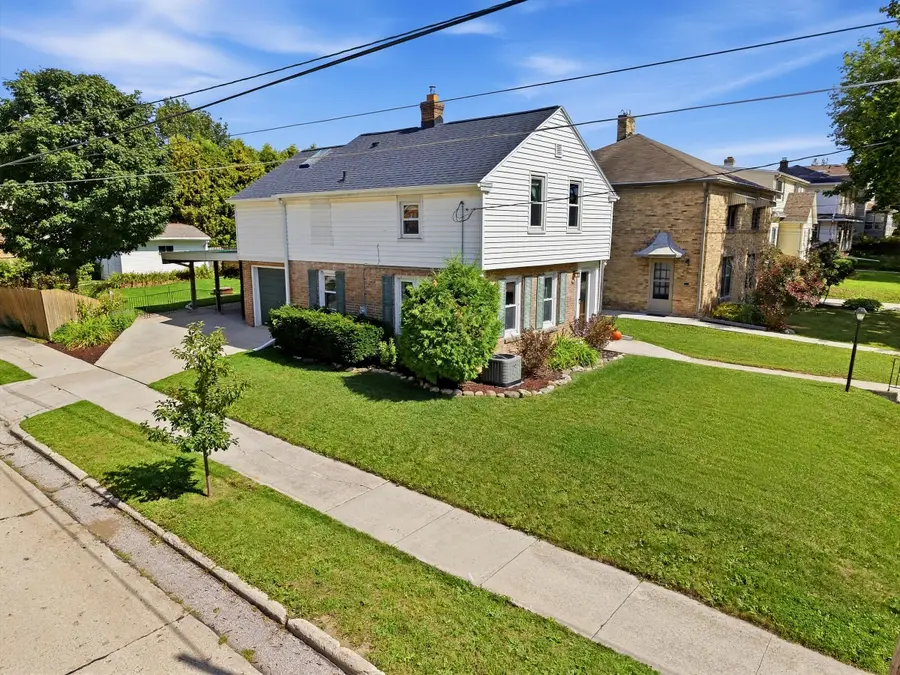 1134 Windiate St, Manitowoc, WI 54220 - #2