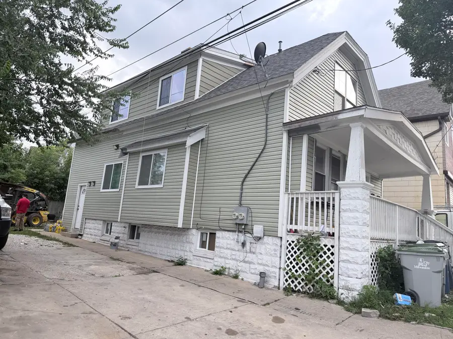 565 W Rogers St, Milwaukee, WI 53204 - #2