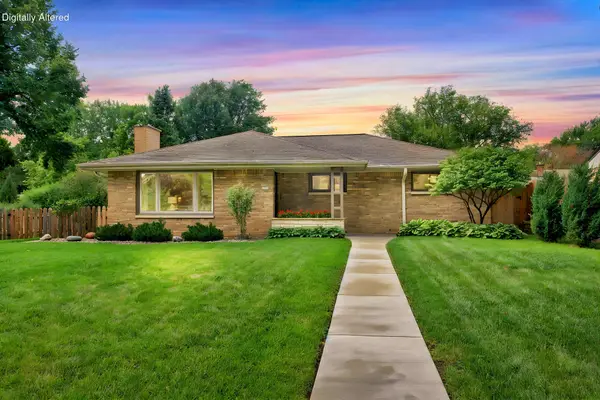 1305 N 119th St, Wauwatosa, WI 53226