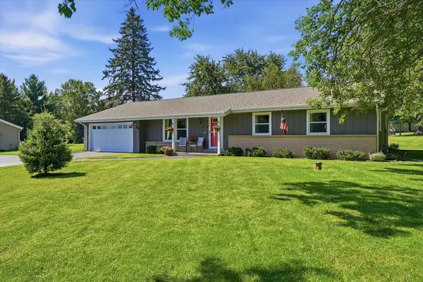 W277S8935 Hilltop Ln, Vernon, WI 53149