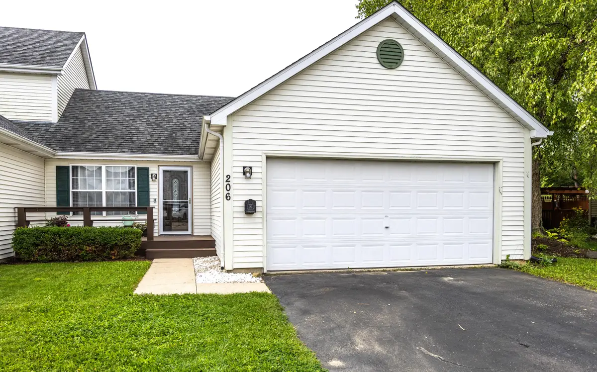 206 Sterling Ct, Genoa City, WI 53128 - #1