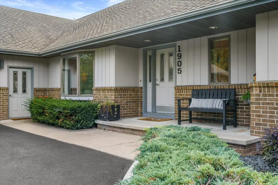 1905 Hickory Ln, Oshkosh, WI 54901 - #2