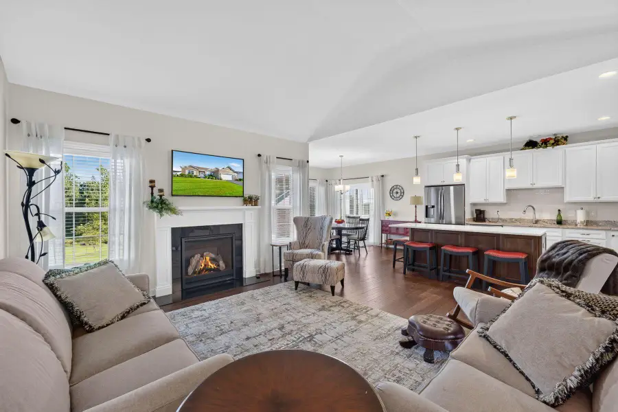 551 N Stone Ridge Dr, Lake Geneva, WI 53147 - #3