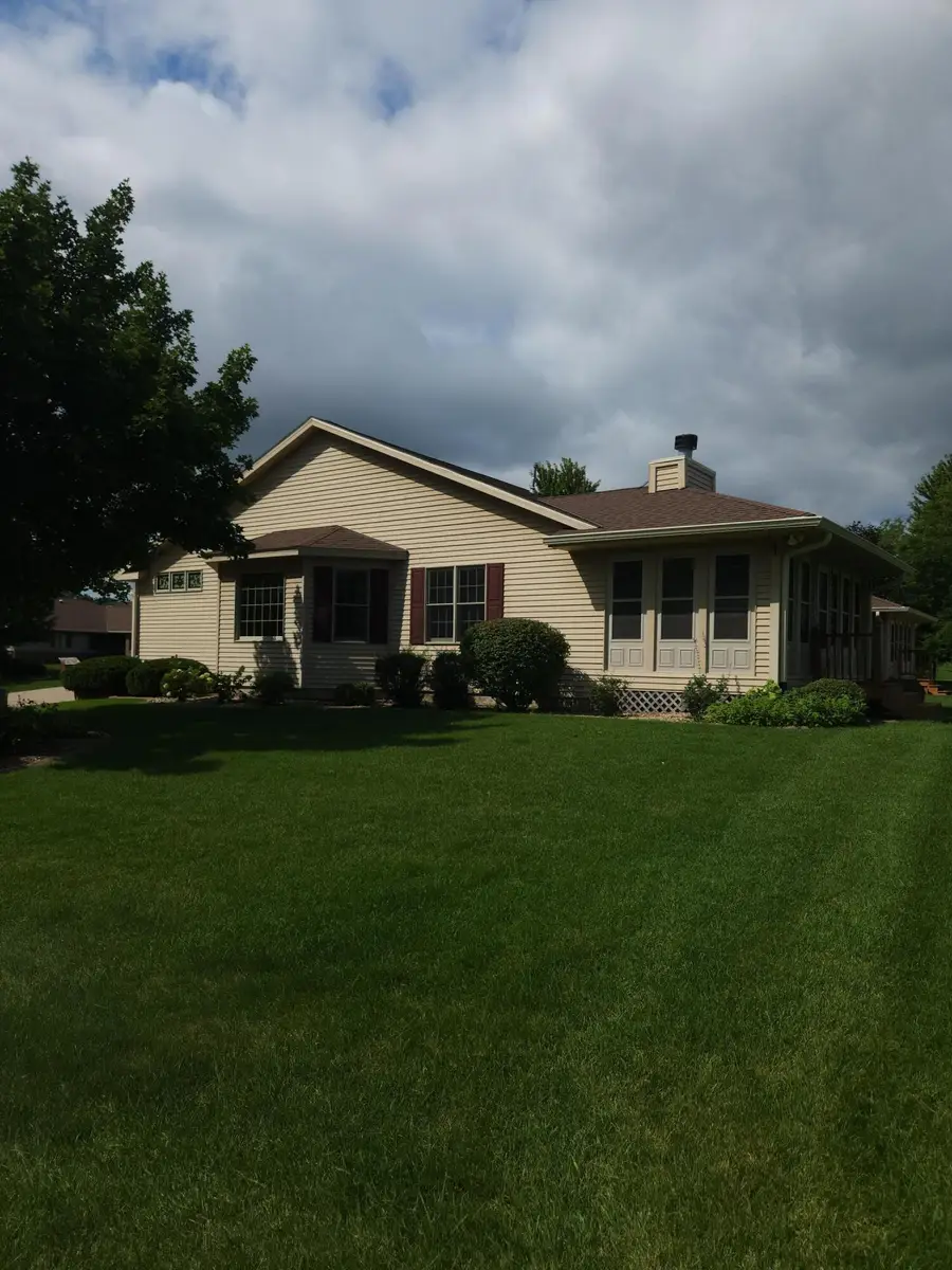 N66W15400 Raven Way Dr, Menomonee Falls, WI 53051 - #2