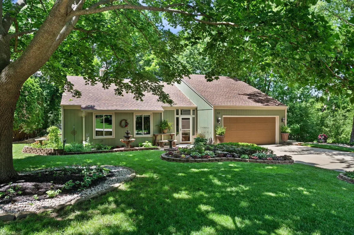 717 Mansfield Cir, Hartland, WI 53029 - #1