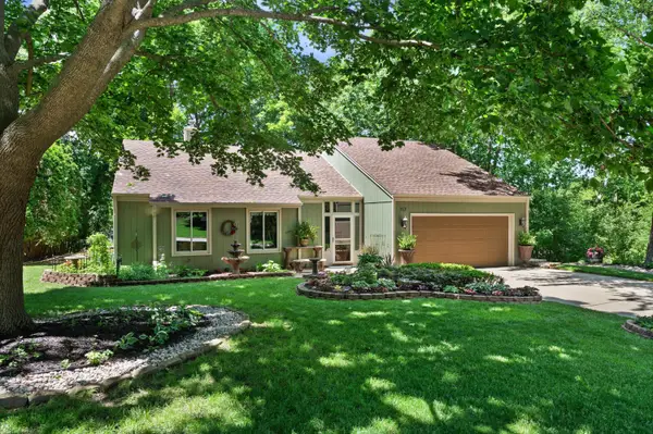 717 Mansfield Cir, Hartland, WI 53029