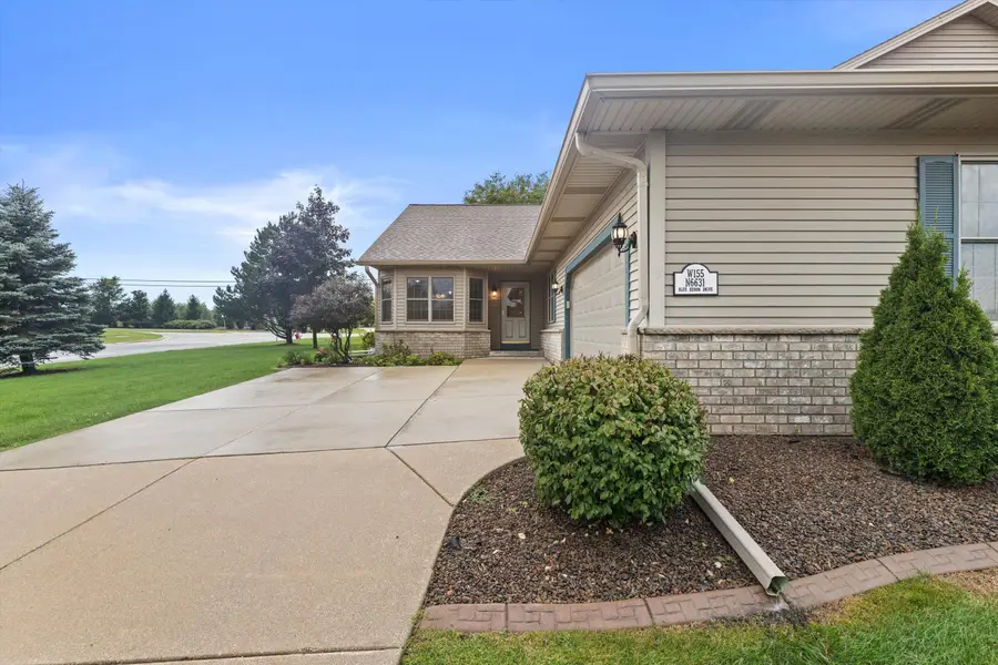 W155N6631 Blue Heron Dr, Menomonee Falls, WI 53051 - #2