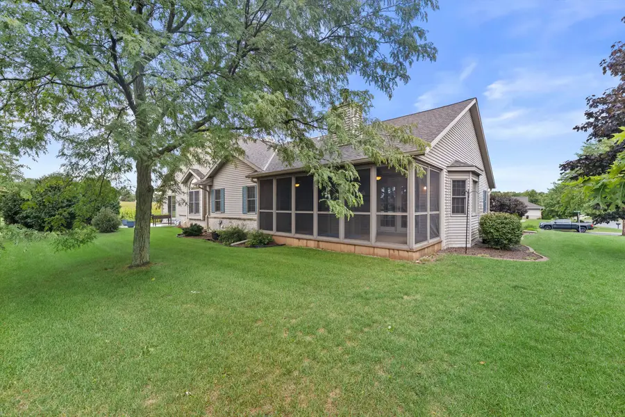 W155N6631 Blue Heron Dr, Menomonee Falls, WI 53051 - #3