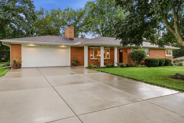 2445 Buena Vista Dr, Brookfield, WI 53045