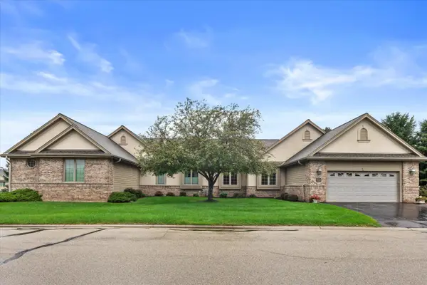 111 Eagles Cove Cir, North Prairie, WI 53153