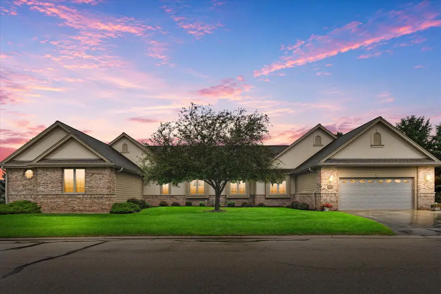 111 Eagles Cove Cir, North Prairie, WI 53153 - #2