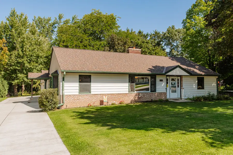 248 E Ottawa Ave, Dousman, WI 53118 - #2