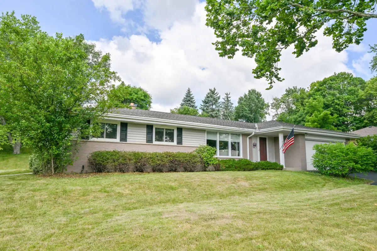 5127 S Menard Dr, New Berlin, WI 53151 - #1