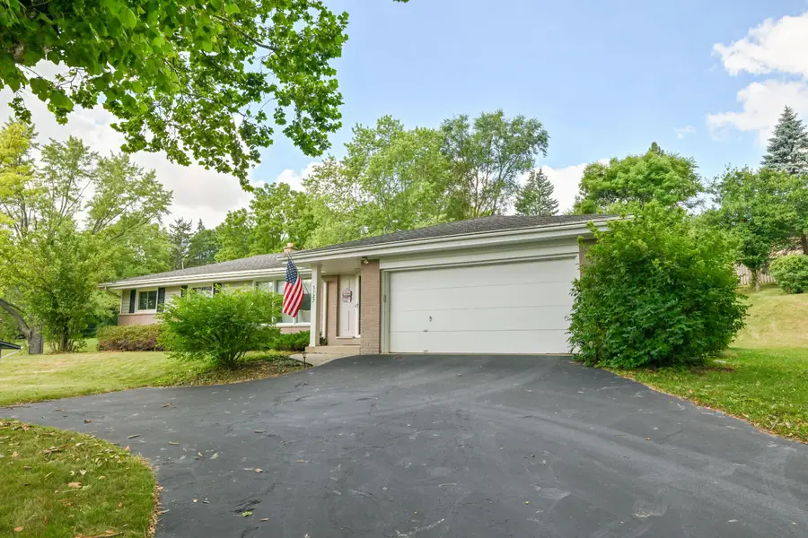 5127 S Menard Dr, New Berlin, WI 53151 - #3
