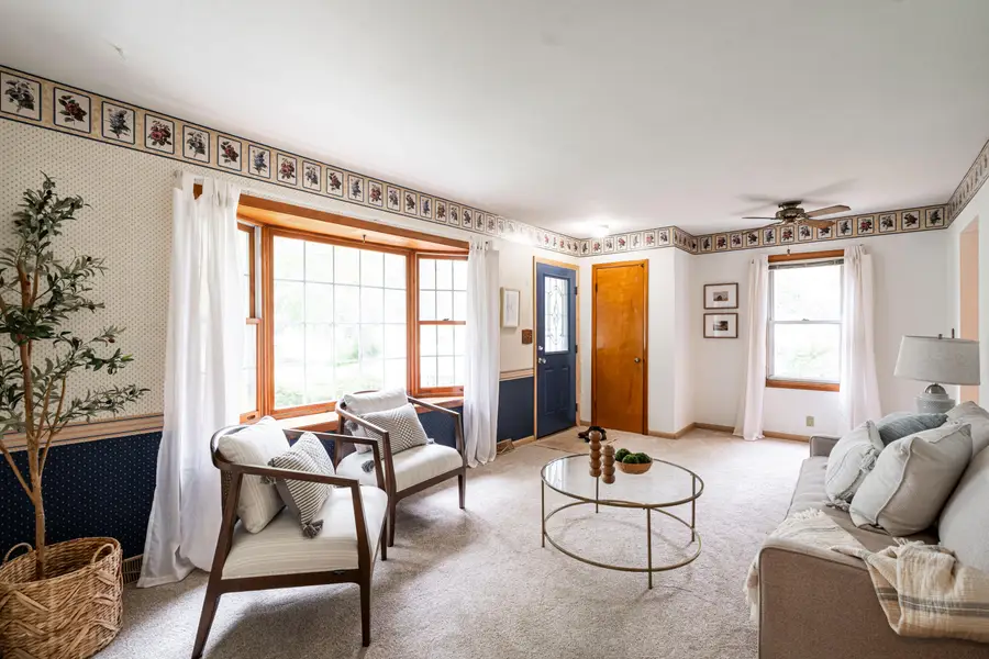 5833 W Calumet Rd, Milwaukee, WI 53223 - #2