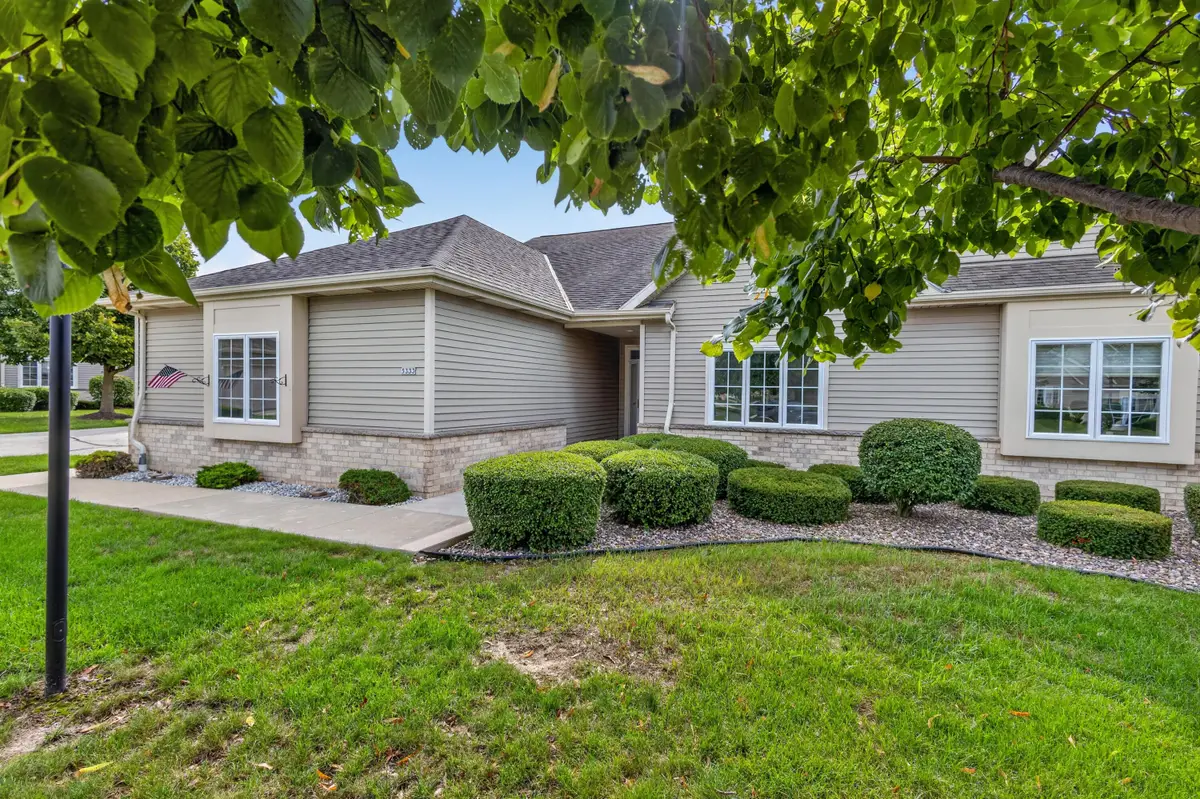 5333 S Butterfield Way, Greenfield, WI 53221 - #1