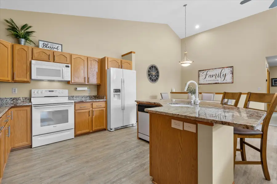 W196N11442 Shadow Wood Dr, Germantown, WI 53022 - #3