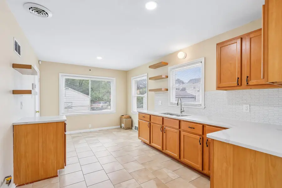 5175 N 27th St, Milwaukee, WI 53209 - #2