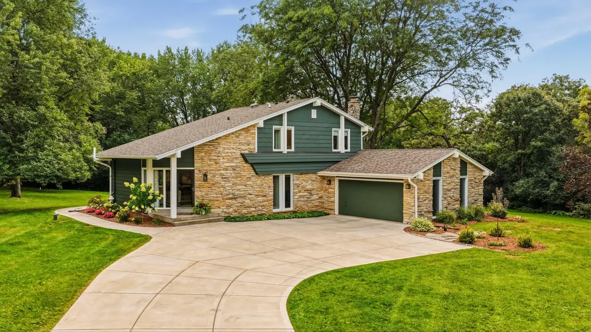 N9W31083 Concord Ct, Delafield, WI 53018 - #1