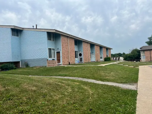 8911 N Swan Rd, Milwaukee, WI 53224