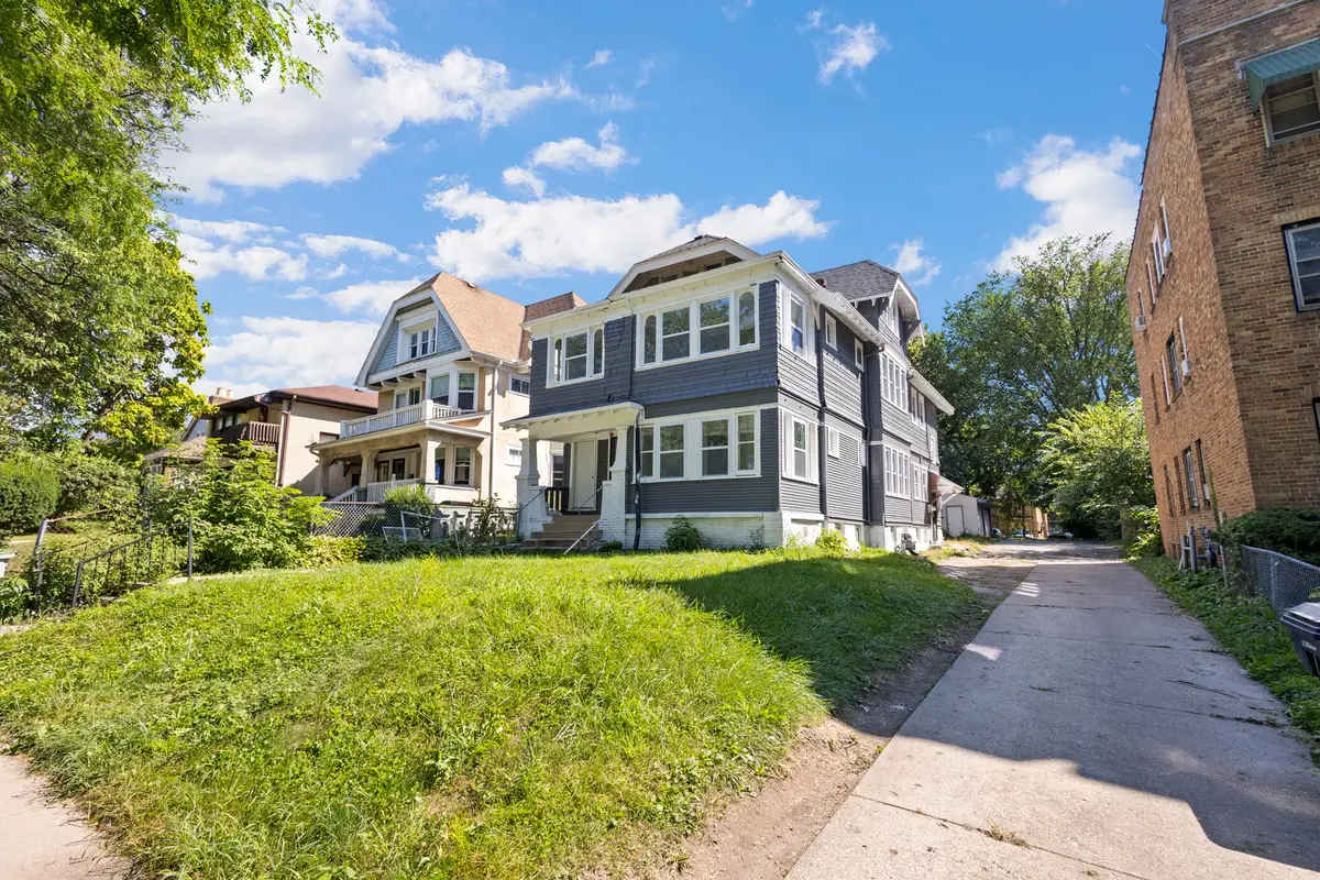 4266 W Highland Blvd, Milwaukee, WI 53208 - #1