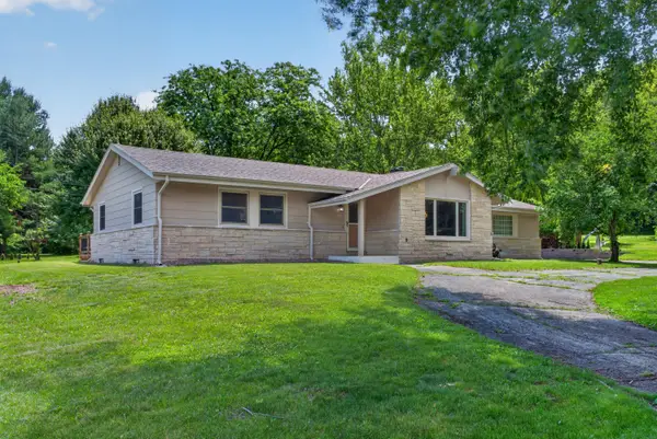 S94W23105 Meadow View Ln, Vernon, WI 53103