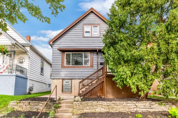 2825 S 9th St, Milwaukee, WI 53215