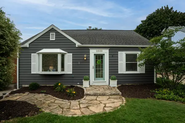 2539 N 80th St, Wauwatosa, WI 53213