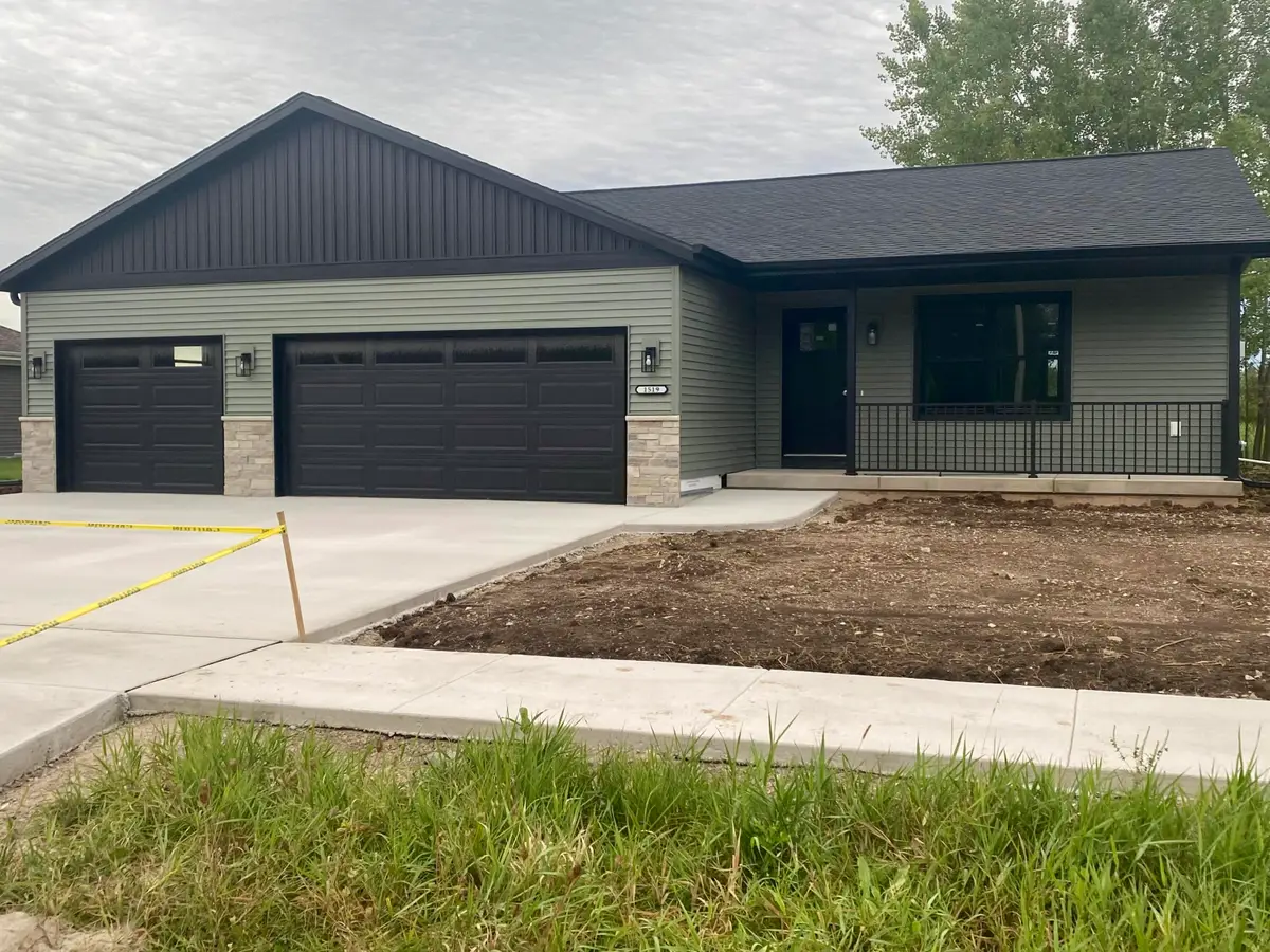 1519 Alpine Cir, North Fond Du Lac, WI 54937 - #1