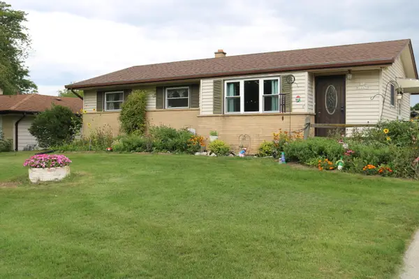 N94W16478 Cumberland Rd, Menomonee Falls, WI 53051