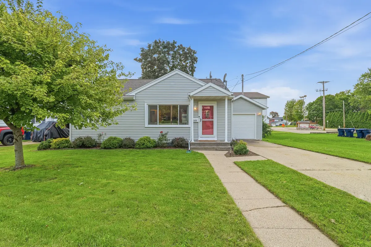 308 Main St, Horicon, WI 53032 - #1