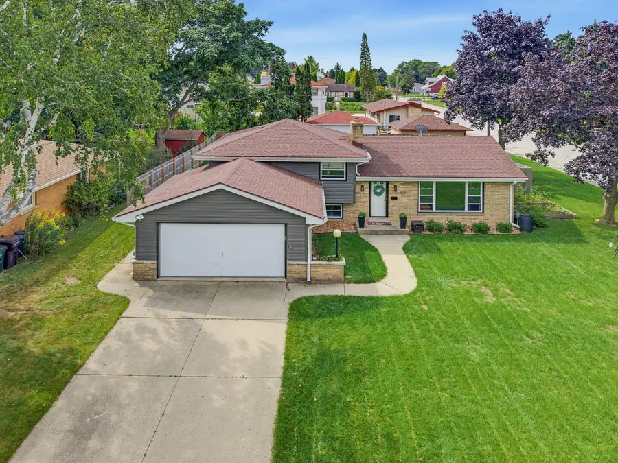 1521 Beech St, South Milwaukee, WI 53172 - #2